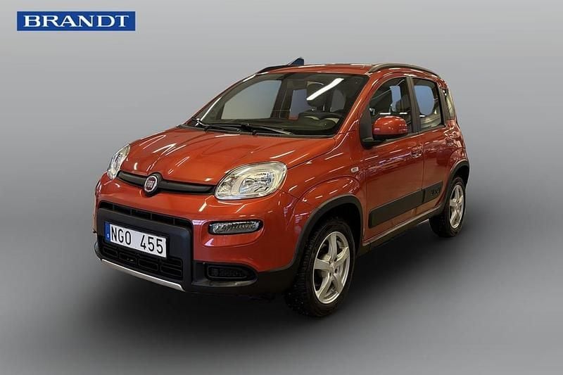 Röd Begagnad 2013 Fiat Panda 4x4 Halvkombi | 74 900 kr - Bild 1/4