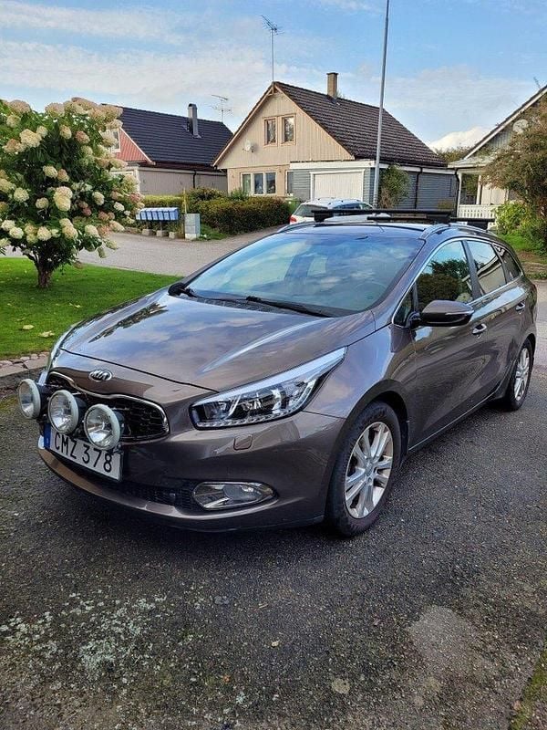 Grön Begagnad 2014 Kia Ceed Sportswagon Comfort Kombi | 75 000 kr (Bra pris) - Bild 1/4