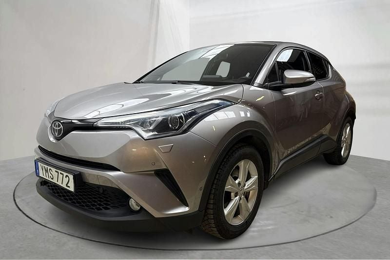Mörkgrå Begagnad 2017 Toyota C-HR SUV | 194 900 kr (Bra pris) - Bild 1/4