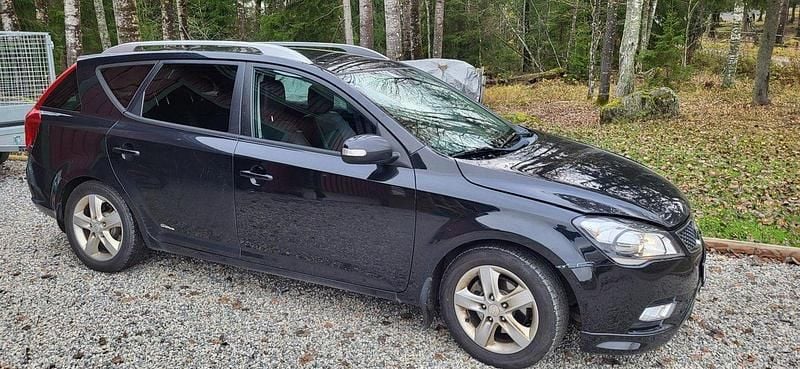 Svart Begagnad 2012 Kia Ceed Sportswagon Kombi | 32 000 kr (Bra pris) - Bild 1/4
