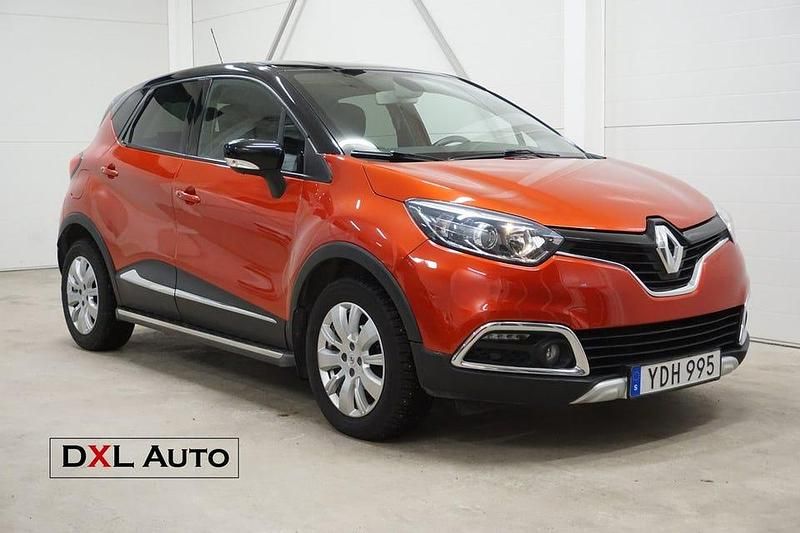 Röd (flame red) Begagnad 2016 Renault Captur SUV | 108 900 kr (Marknadspris) - Bild 1/4