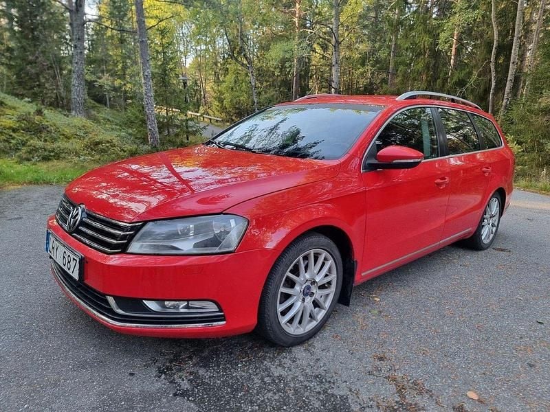 Röd Begagnad 2011 VW Passat Kombi | 54 900 kr (Bra pris) - Bild 1/4