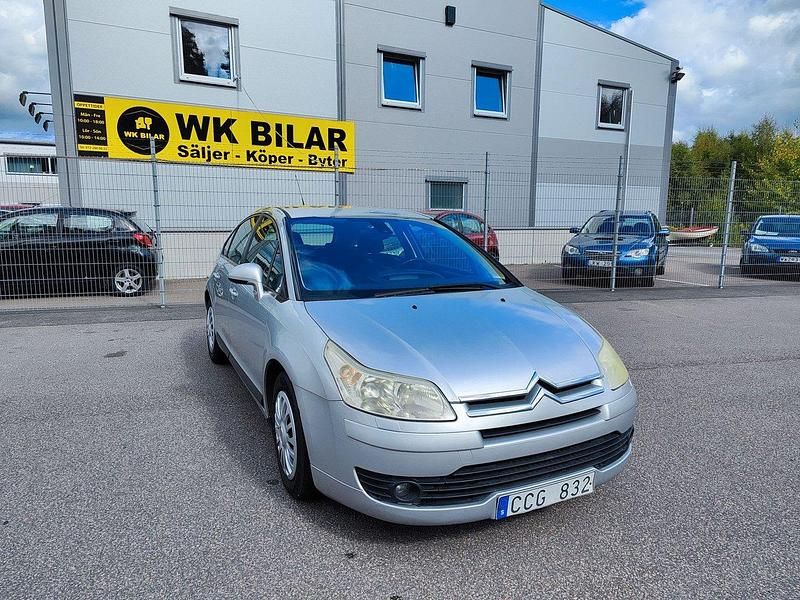 Silver Begagnad 2007 Citroën C4 Halvkombi | 23 900 kr (Marknadspris) - Bild 1/4