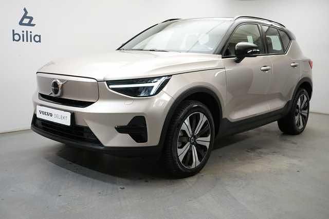 Ljusgrå Begagnad 2022 Volvo XC40 Core SUV | 354 900 kr - Bild 1/3