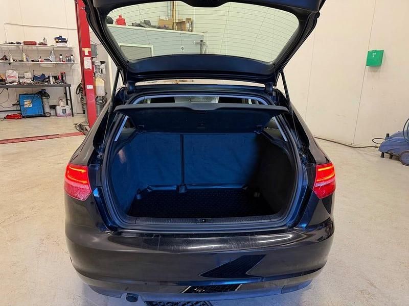 Begagnad Audi A3 Comfort 105 HK (77 kW) 2012 Svart Halvkombi