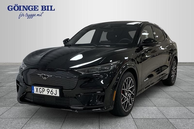 Svart Begagnad 2023 Ford Mustang Mach-E GT SUV | 539 000 kr - Bild 1/2