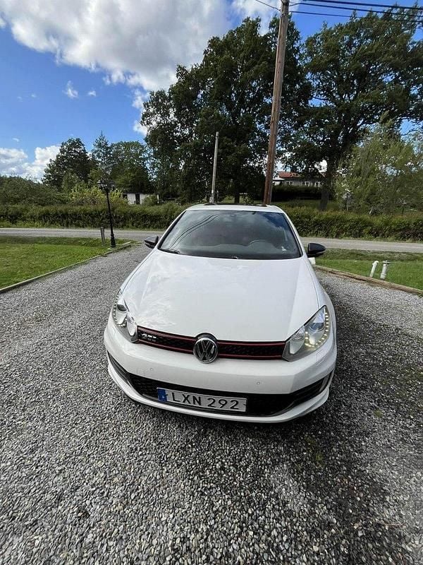 Vit Begagnad 2012 VW Golf VII Edition Halvkombi | 105 000 kr (Bra pris) - Bild 1/4