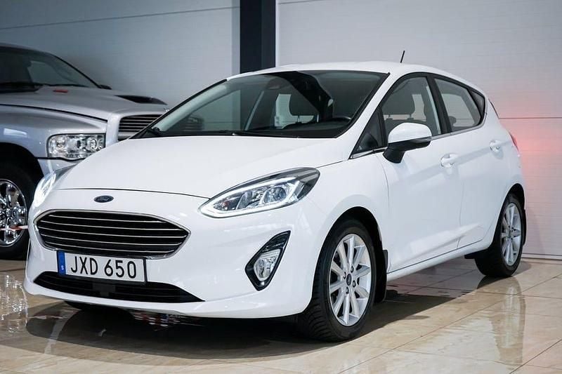 Begagnad Ford Fiesta Titanium 101 HK (74 kW) 2017 Vit Halvkombi