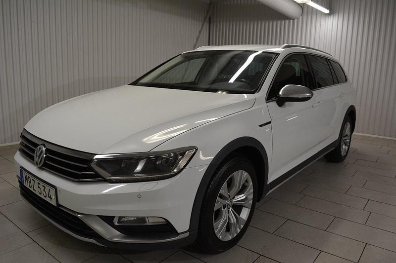 Vit Begagnad 2016 VW Passat Alltrack Kombi | 144 000 kr (Marknadspris) - Bild 1/3