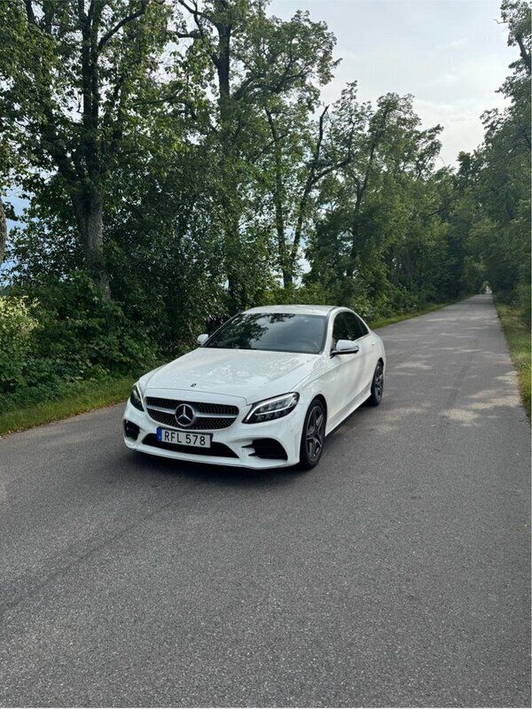 Vit Begagnad 2019 Mercedes C200 AMG line Sedan | 265 000 kr (Marknadspris) - Bild 1/4