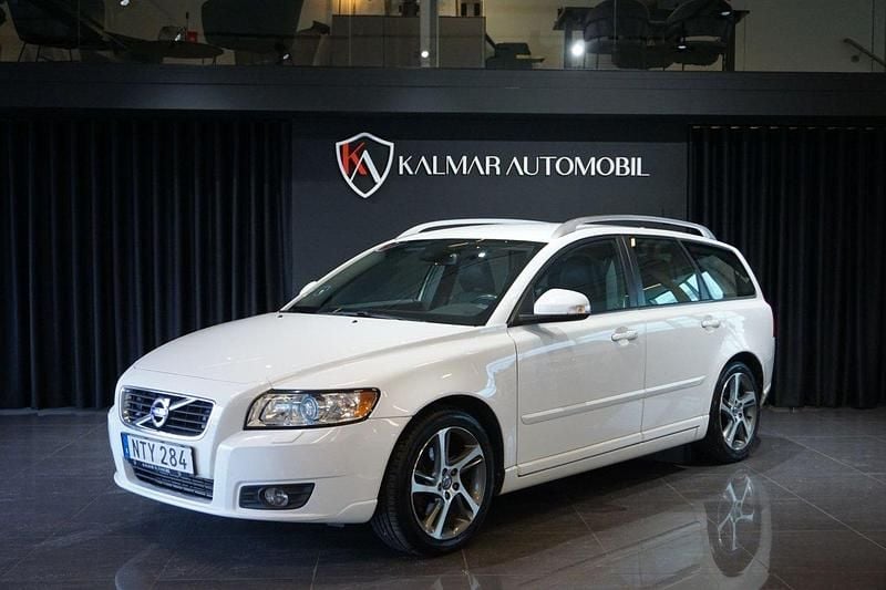 Vit Begagnad 2012 Volvo V50 Momentum Kombi | 79 900 kr (Lite dyr) - Bild 1/4