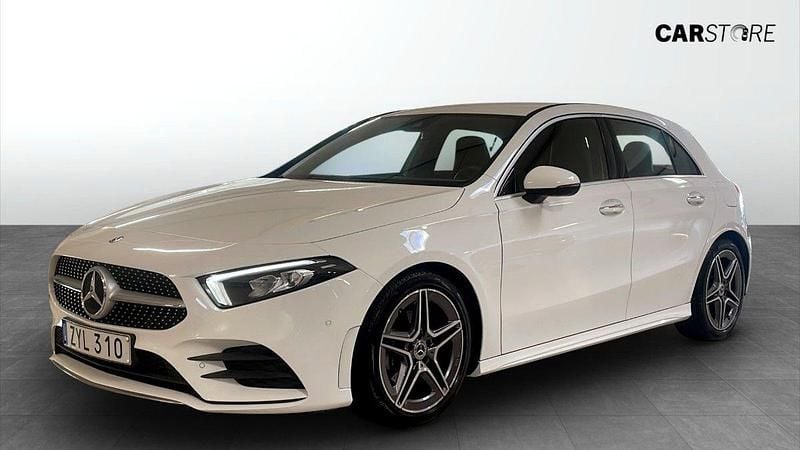 Vit Begagnad 2019 Mercedes A200 AMG line Halvkombi | 239 900 kr (Bra pris) - Bild 1/4