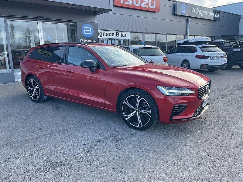 Begagnad Volvo V60 Ultimate 310 HK (228 kW) 2022 Röd Kombi