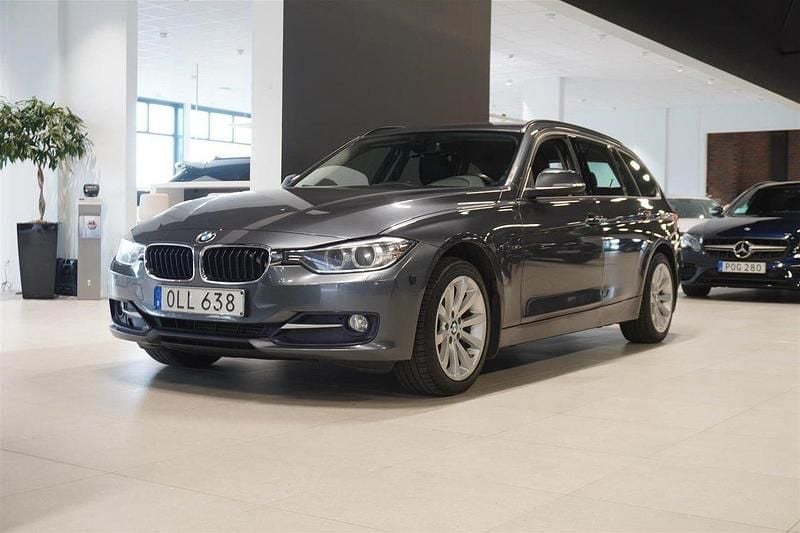 Grå Begagnad 2014 BMW 320 Sport Line Kombi | 179 800 kr (Marknadspris) - Bild 1/4
