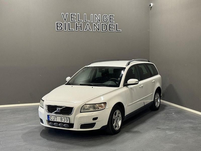 Vit Begagnad 2007 Volvo V50 Kombi | 34 900 kr (Marknadspris) - Bild 1/4