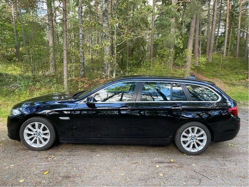 Svart Begagnad 2016 BMW 520 Kombi | 155 000 kr (Marknadspris) - Bild 1/4