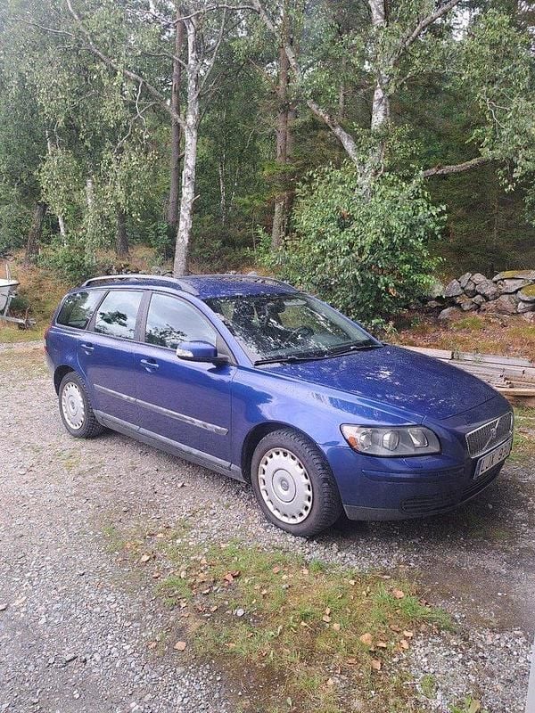 Blå Begagnad 2007 Volvo V50 Kinetic Kombi | 12 000 kr (Marknadspris) - Bild 1/4