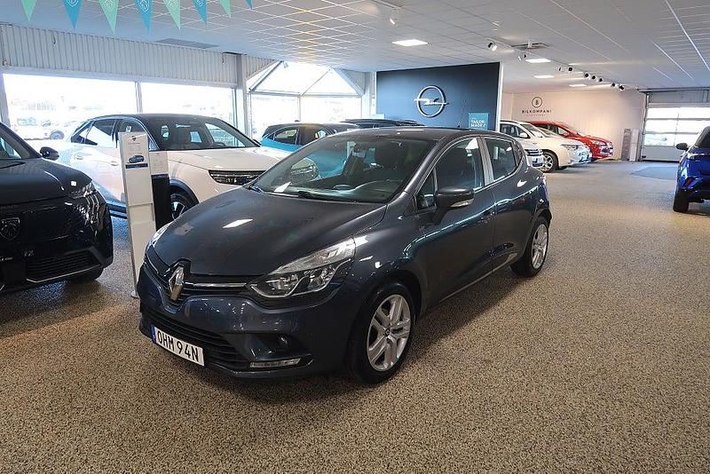 Grå Begagnad 2019 Renault Clio IV Halvkombi | 94 900 kr (Marknadspris) - Bild 1/4