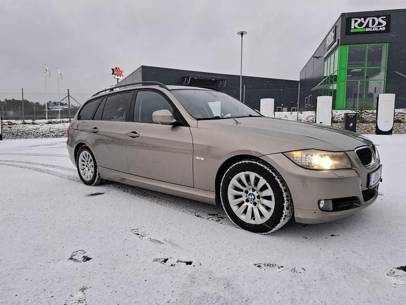 Begagnad BMW 318 143 HK (105 kW) 2009 Kombi