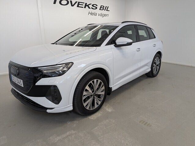 Glaciärvit metallic Begagnad 2024 Audi Q4 e-tron Advanced Plus SUV | 549 800 kr (Lite dyr) - Bild 1/4