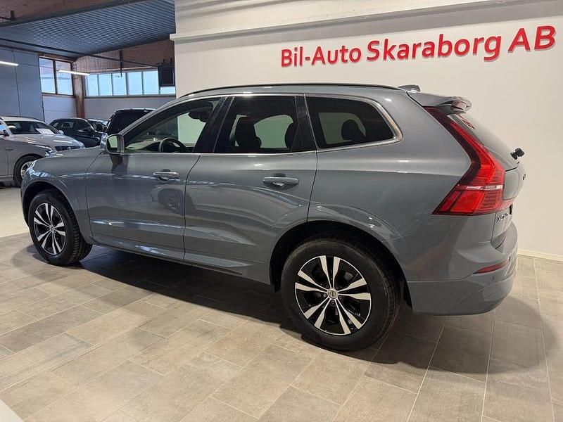 Begagnad Volvo XC60 Momentum 197 HK (144 kW) 2021 Grå SUV