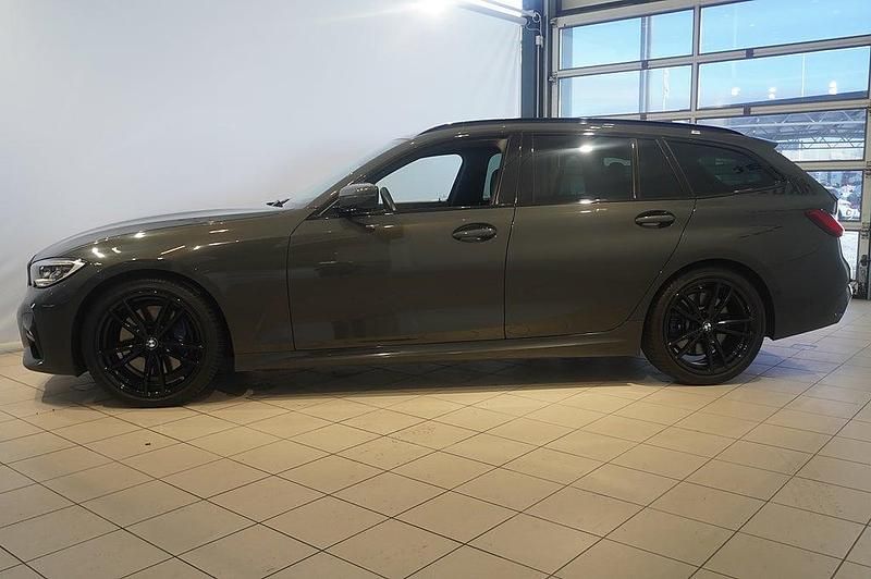 Begagnad BMW 330 258 HK (189 kW) 2019 Grå Kombi