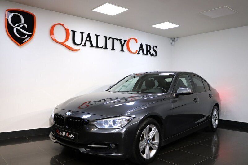 Grå Begagnad 2013 BMW 318 Sport Line Sedan | 99 000 kr (Marknadspris) - Bild 1/4