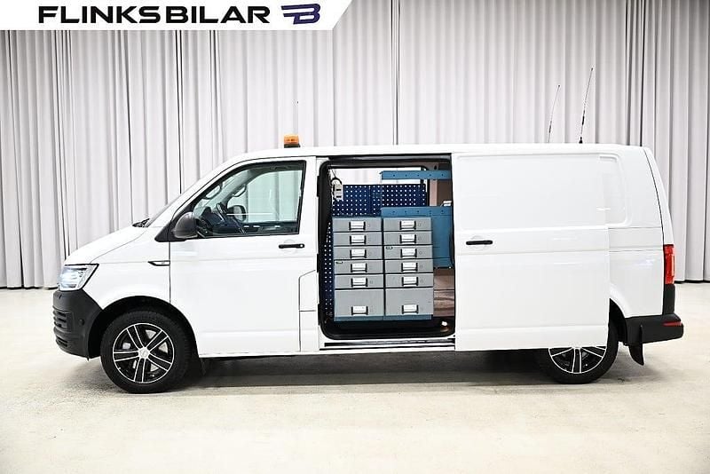 Vit Begagnad 2017 VW Transporter Van | 248 750 kr (Superpris) - Bild 1/4