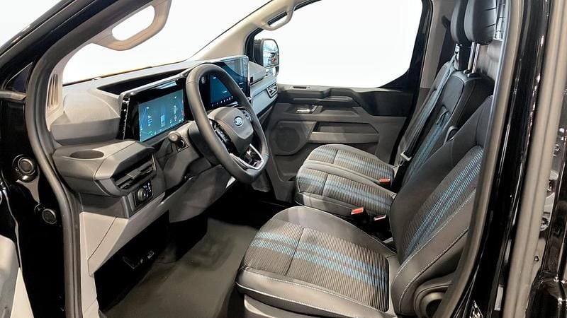 Ny Ford E-Transit 2026 Svart Van
