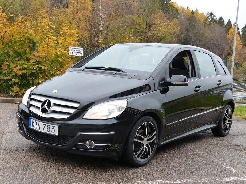 Svart (kosmossvart metallick) Begagnad 2010 Mercedes B180 Minibuss | 69 800 kr (Marknadspris) - Bild 1/4