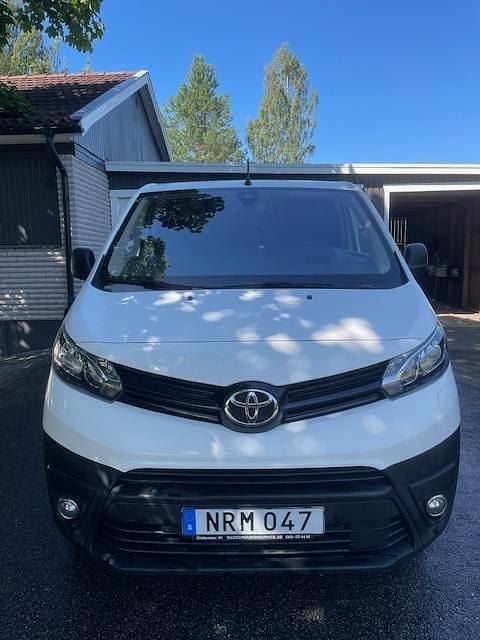 Vit Begagnad 2017 Toyota Proace Van | 155 000 kr (Superpris) - Bild 1/4