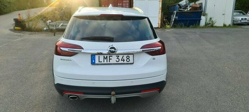 Begagnad Opel Insignia Country Tourer 170 HK (125 kW) 2017 Vit Kombi