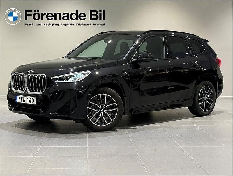 Svart Begagnad 2025 BMW X1 Comfort Edition SUV | 429 000 kr (Superpris) - Bild 1/4