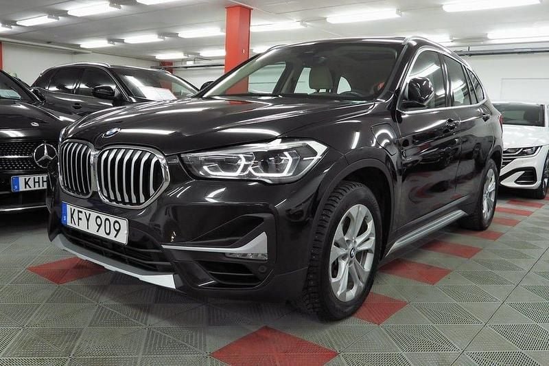 Svart Begagnad 2022 BMW X1 xLine SUV | 289 500 kr - Bild 1/4