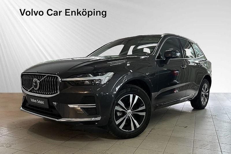 Grå Begagnad 2024 Volvo XC60 Core SUV | 524 900 kr (Marknadspris) - Bild 1/3