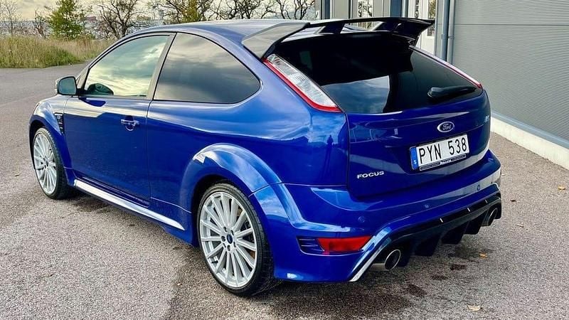 Begagnad Ford Focus RS 305 HK (224 kW) 2010 Blå Halvkombi