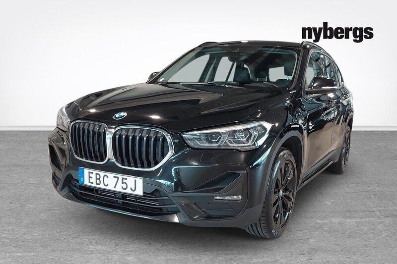 Svart Begagnad 2022 BMW X1 SUV | 259 000 kr - Bild 1/4