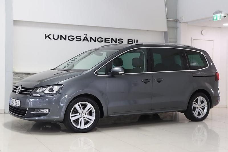 Mörkgrå Begagnad 2017 VW Sharan GT Minibuss | 224 900 kr (Marknadspris) - Bild 1/3