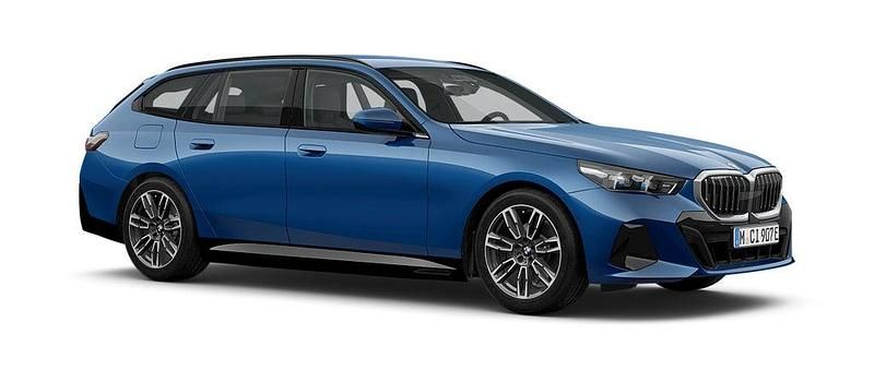 Svart Ny 2026 BMW 530e Comfort Edition Kombi | 713 300 kr - Bild 1/4