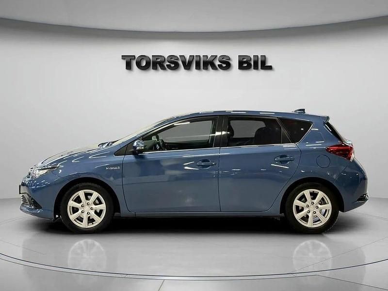Begagnad Toyota Auris Hybrid Active 136 HK (100 kW) 2016 Blåmet Halvkombi