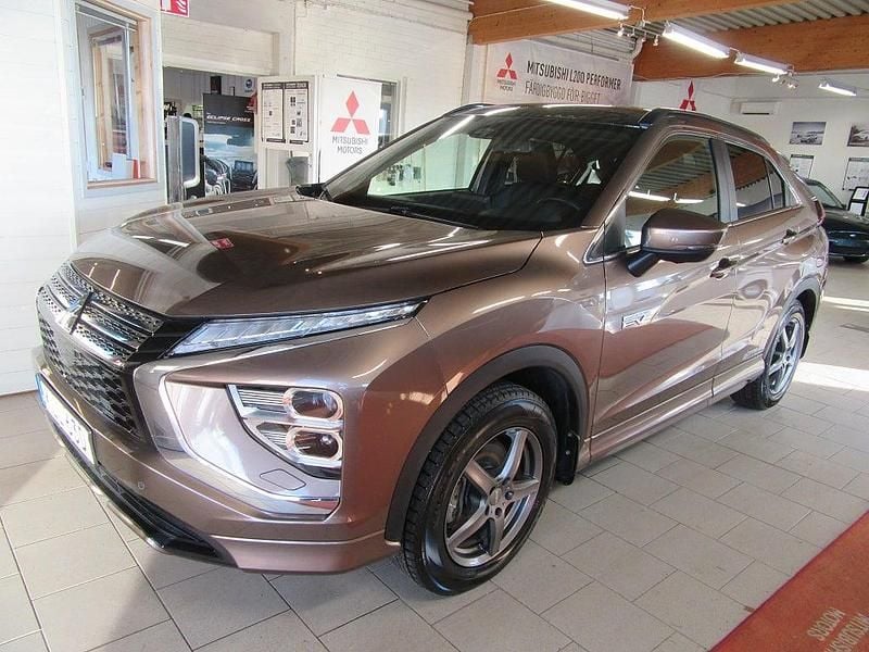 Brun Begagnad 2022 Mitsubishi Eclipse Cross Instyle SUV | 307 000 kr (Bra pris) - Bild 1/4