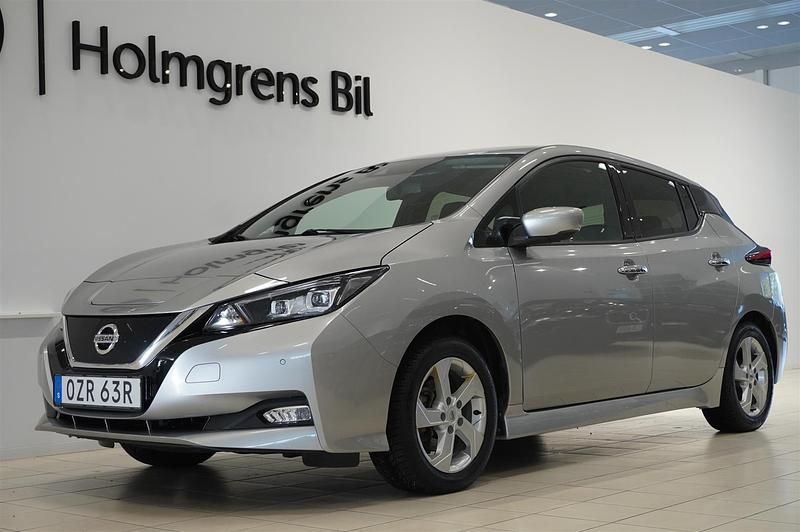 Grå/silver Begagnad 2021 Nissan Leaf N-Connecta Halvkombi | 169 900 kr - Bild 1/4