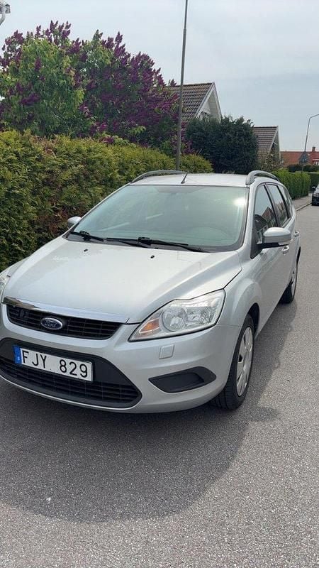 Grå Begagnad 2010 Ford Focus Kombi | 30 000 kr (Bra pris) - Bild 1/1