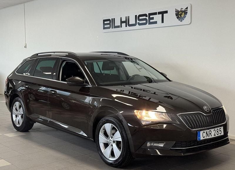 Okänd Begagnad 2016 Skoda Superb Ambition Kombi | 144 900 kr (Marknadspris) - Bild 1/4