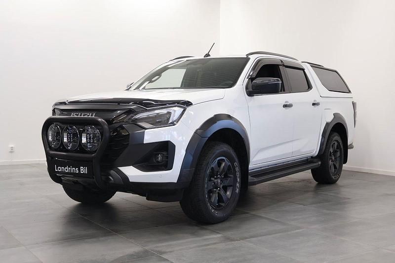 Vit (dolomite white metallic) Ny 2024 Isuzu D-Max Pickup | 833 375 kr (Dyr) - Bild 1/4