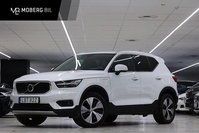 Vit Begagnad 2020 Volvo XC40 Momentum SUV | 299 900 kr (Marknadspris) - Bild 1/3