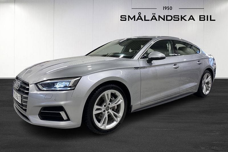 Silver Begagnad 2017 Audi A5 Sportback Comfort Halvkombi | 199 000 kr (Marknadspris) - Bild 1/4