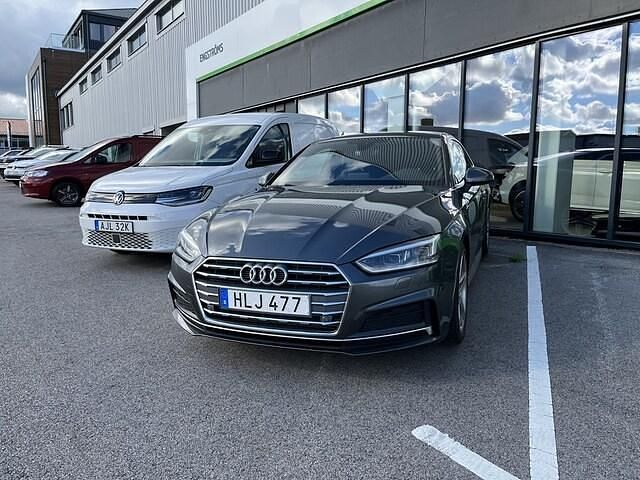 Grå Begagnad 2017 Audi A5 Sport Sportkupé | 239 000 kr (Lite dyr) - Bild 1/2