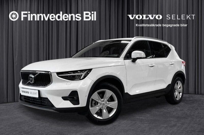Vit Begagnad 2023 Volvo XC40 Core SUV | 389 000 kr (Marknadspris) - Bild 1/4
