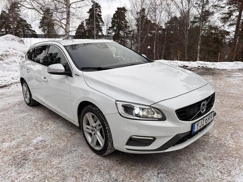 Begagnad Volvo V60 231 HK (169 kW) 2017 Metallic vit Kombi